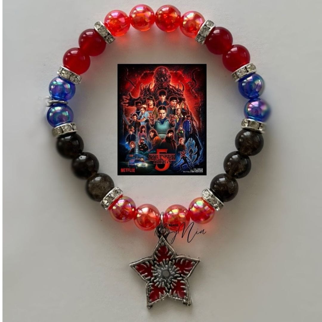 Stranger Things bracelet in red, blue and black beads with a star charm - Beads by Nia